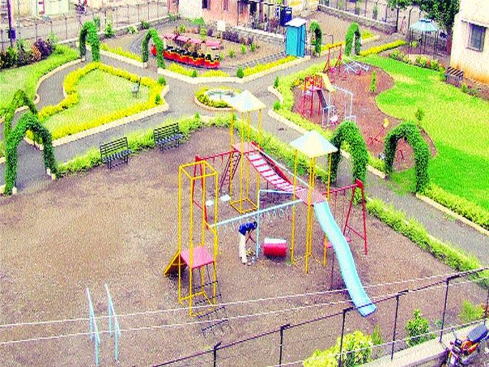 Municipal corporation's gardens become the base camp | महापालिकेची उद्याने  बनली टवाळखोरांचे अड्डे