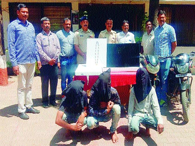  Thieves seized millions of money | चोरट्यांकडून लाखोंचा ऐवज जप्त