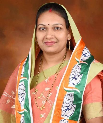Nagpur ZP Rashmi Barve of Congress as President; Manohar Kumbhare as Vice President | नागपूर जि.प. अध्यक्षपदी काँग्रेसच्या रश्मी बर्वे; उपाध्यक्षपदी मनोहर कुंभारे Nagpur ZP Rashmi Barve of Congress as President; Manohar Kumbhare as Vice President | नागपूर जि.प. अध्यक्षपदी काँग्रेसच्या रश्मी बर्वे; उपाध्यक्षपदी मनोहर कुंभारे
