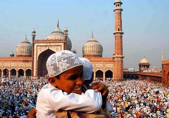 Ramjan Eid: Muslim brothers, celebrate Ramadan Eid simply on the backdrop of Corona; New order from district administration | Ramjan Eid : मुस्लिम बांधवांनो, कोरोनाच्या पार्श्वभूमीवर रमजान ईद साधेपणाने साजरी करा; जिल्हा प्रशासनाकडून प्रतिबंधात्मक आदेश Ramjan Eid: Muslim brothers, celebrate Ramadan Eid simply on the backdrop of Corona; New order from district administration | Ramjan Eid : मुस्लिम बांधवांनो, कोरोनाच्या पार्श्वभूमीवर रमजान ईद साधेपणाने साजरी करा; जिल्हा प्रशासनाकडून प्रतिबंधात्मक आदेश