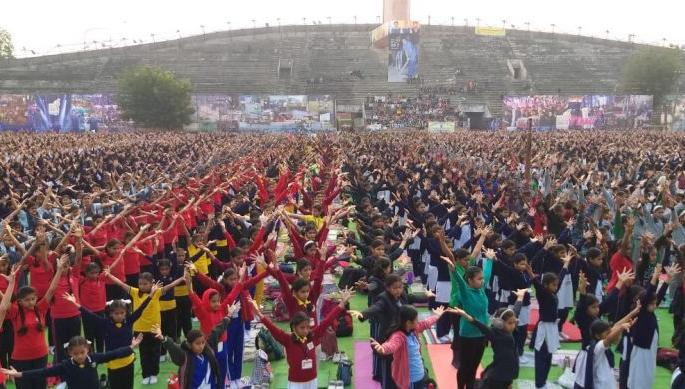 Twenty thousand students have made yoga in Nagpur | नागपुरात वीस हजार विद्यार्थ्यांनी केली योगासने