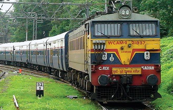 Pune - Mumbai running Deccan Queen canceled from tomorrow! Hundreds of passengers will be inconvenienced | मोठी बातमी! पुणे - मुंबई धावणारी 'डेक्कन क्वीन' उद्यापासून रद्द! प्रवाशांची तीव्र नाराजी Pune - Mumbai running Deccan Queen canceled from tomorrow! Hundreds of passengers will be inconvenienced | मोठी बातमी! पुणे - मुंबई धावणारी 'डेक्कन क्वीन' उद्यापासून रद्द! प्रवाशांची तीव्र नाराजी