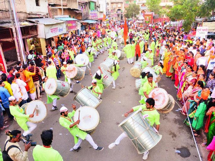 In Aurangabad, the devotees of the Brahmavidas, Ekki, disciplined experience | औरंगाबादेत ब्रह्मवृंदांची भक्ती, एकी, शिस्तीची अनुभूती In Aurangabad, the devotees of the Brahmavidas, Ekki, disciplined experience | औरंगाबादेत ब्रह्मवृंदांची भक्ती, एकी, शिस्तीची अनुभूती