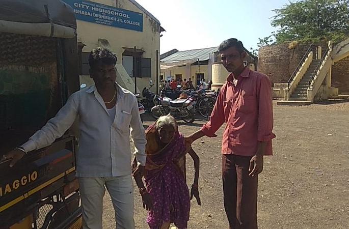 Polling in Amravati district continues peacefully | Lok Sabha Election 2019; अमरावती जिल्ह्यात मतदान शांततेत सुरू