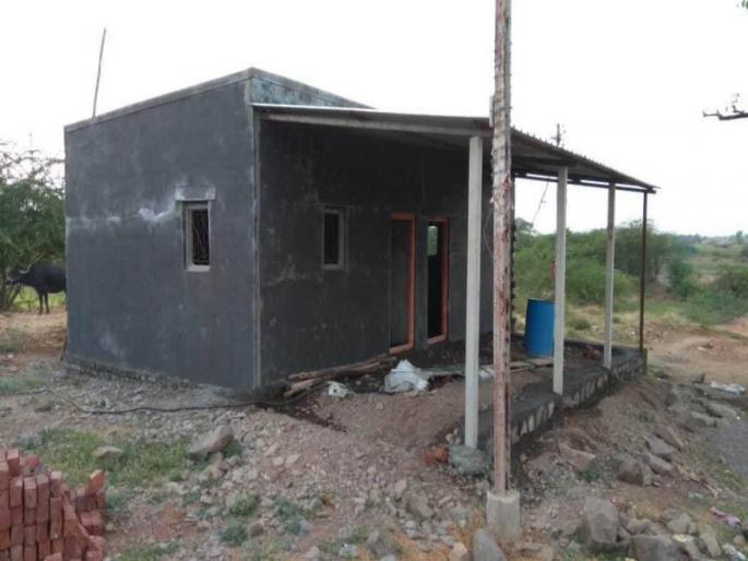 Different tributes to 'Mitra' by the construction of an unfinished house | अपूर्ण राहिलेले घराचे बांधकाम करून ‘मित्रा’ ला वाहिली आगळीवेगळी श्रद्धांजली Different tributes to 'Mitra' by the construction of an unfinished house | अपूर्ण राहिलेले घराचे बांधकाम करून ‘मित्रा’ ला वाहिली आगळीवेगळी श्रद्धांजली