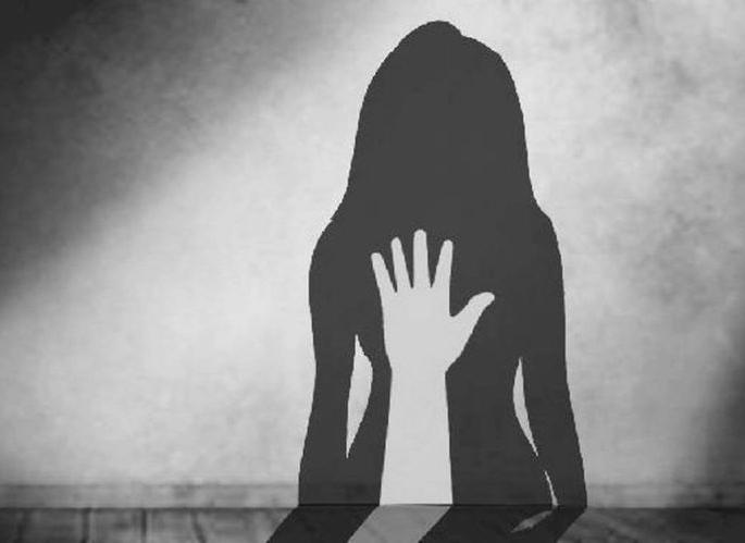 Forcefully marriage of a minor girl; forced to prostitution | अल्पवयीन मुलीचे जबरदस्ती लग्न; देहविक्रीसाठी केले बाध्य Forcefully marriage of a minor girl; forced to prostitution | अल्पवयीन मुलीचे जबरदस्ती लग्न; देहविक्रीसाठी केले बाध्य