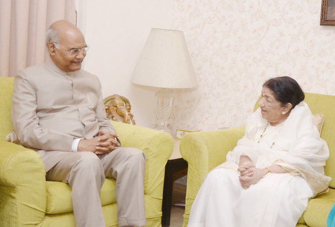 I'm grateful ..; When President Meets Lata Mangeshkar | मी कृतज्ञ आहे..; जेव्हा राष्ट्रपती गानसम्राज्ञीला भेटतात.. I'm grateful ..; When President Meets Lata Mangeshkar | मी कृतज्ञ आहे..; जेव्हा राष्ट्रपती गानसम्राज्ञीला भेटतात..
