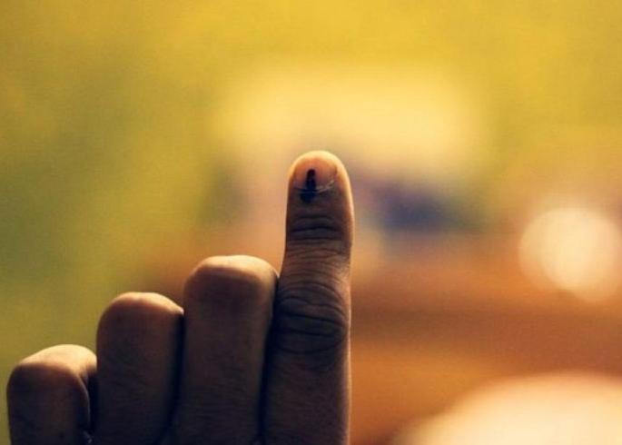 Action against not granting leave for voting | Maharashtra Election 2019; मतदानासाठी सुटी न देणाऱ्याविरुद्ध होणार कारवाई Action against not granting leave for voting | Maharashtra Election 2019; मतदानासाठी सुटी न देणाऱ्याविरुद्ध होणार कारवाई