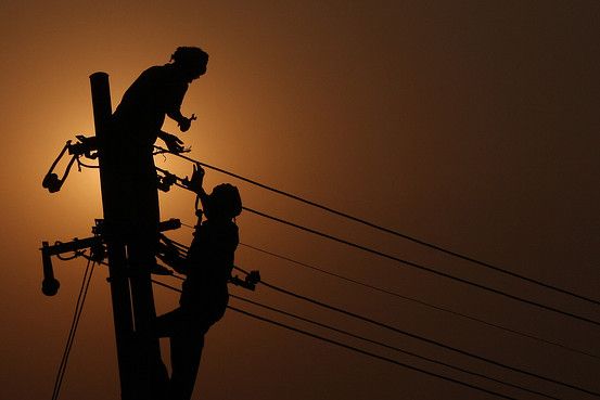 In Nagpur, 672 times power cut in the month of April | नागपुरात एप्रिलमध्ये ६७२ वेळा बत्ती गुल In Nagpur, 672 times power cut in the month of April | नागपुरात एप्रिलमध्ये ६७२ वेळा बत्ती गुल
