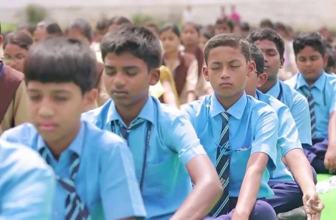 Now meditation lessons in schools for tension free exams | परीक्षेची चिंता घालविण्यासाठी शाळांमध्ये आता विपश्यनेचे धडे Now meditation lessons in schools for tension free exams | परीक्षेची चिंता घालविण्यासाठी शाळांमध्ये आता विपश्यनेचे धडे
