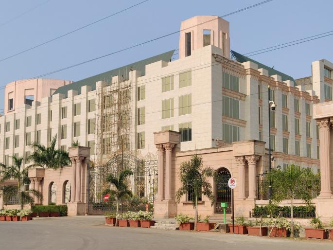 Former BJP MLA Narendra Mehta's instructions to take action on unauthorized constructions in 711 clubs | भाजपाचे माजी आमदार नरेंद्र मेहतांच्या ७११ क्लबमधील अनधिकृत बांधकामांवर कारवाईचे निर्देश  Former BJP MLA Narendra Mehta's instructions to take action on unauthorized constructions in 711 clubs | भाजपाचे माजी आमदार नरेंद्र मेहतांच्या ७११ क्लबमधील अनधिकृत बांधकामांवर कारवाईचे निर्देश