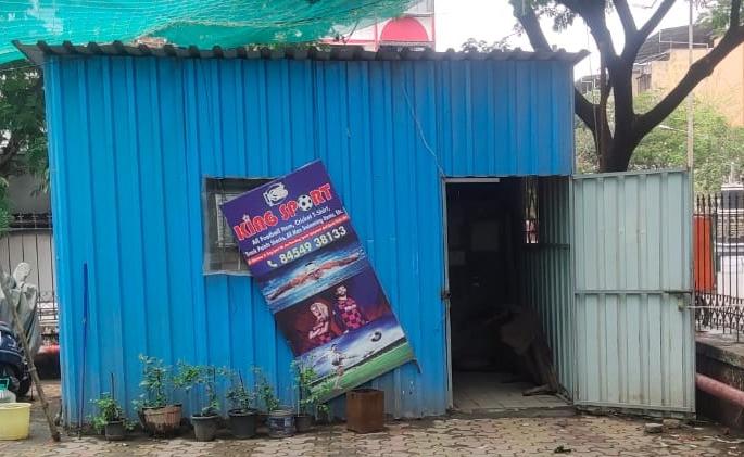 Driver dies of electric shock at municipal hospital in mira road | महापालिकेच्या रुग्णालयात वाहन चालकाचा विजेच्या धक्क्याने मृत्यू; हलगर्जीपणाने घेतला बळी 