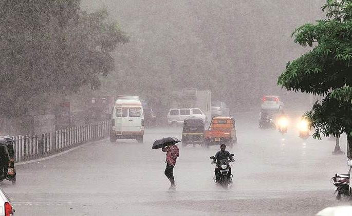 Rainfall returns in some districts of Vidarbha including Nagpur | नागपूरसह विदर्भातील काही जिल्ह्यांमध्ये पावसाचे पुनरागमन Rainfall returns in some districts of Vidarbha including Nagpur | नागपूरसह विदर्भातील काही जिल्ह्यांमध्ये पावसाचे पुनरागमन