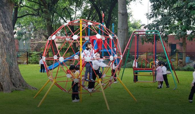 359 schools in Nagpur do not have playground | धक्कादायक! नागपुरातील ३५९ शाळांमध्ये क्रीडांगण नाही 359 schools in Nagpur do not have playground | धक्कादायक! नागपुरातील ३५९ शाळांमध्ये क्रीडांगण नाही