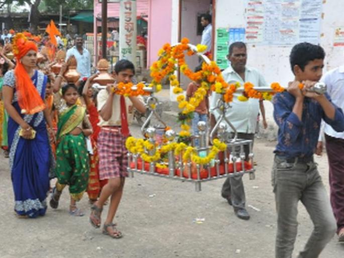 Gurupujan program to express gratitude | कृतज्ञता व्यक्त करण्यासाठी गुरुपूजन कार्यक्रम Gurupujan program to express gratitude | कृतज्ञता व्यक्त करण्यासाठी गुरुपूजन कार्यक्रम