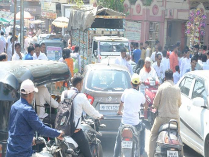 'Headache' for illegal parking in city | शहरातील अवैध पार्किंग धुळेकरांसाठी ‘डोकेदुखी’