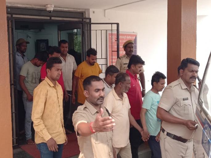 The court sent two days police custody to eight persons in connection with the kidnapping and beating of the accountant of Kolhapur Zilla Parishad | Kolhapur: लेखाधिकारी मारहाणप्रकरणी संशयितांना पोलिस कोठडी, अपहाराचे मूळ कारण शोधण्याचे पोलिसांचे प्रयत्न The court sent two days police custody to eight persons in connection with the kidnapping and beating of the accountant of Kolhapur Zilla Parishad | Kolhapur: लेखाधिकारी मारहाणप्रकरणी संशयितांना पोलिस कोठडी, अपहाराचे मूळ कारण शोधण्याचे पोलिसांचे प्रयत्न
