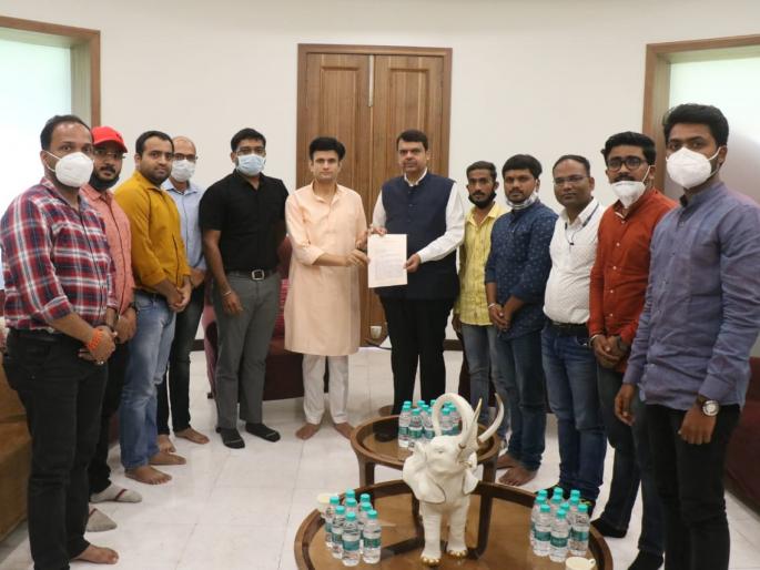 Will raise voice in the assembly to give justice to the students of competitive examination: Testimony of Fadwanis | स्पर्धा परीक्षेच्या विद्यार्थ्यांना न्याय देण्यासाठी विधानसभेत आवाज उठविणार : फडवणीस यांची ग्वाही Will raise voice in the assembly to give justice to the students of competitive examination: Testimony of Fadwanis | स्पर्धा परीक्षेच्या विद्यार्थ्यांना न्याय देण्यासाठी विधानसभेत आवाज उठविणार : फडवणीस यांची ग्वाही