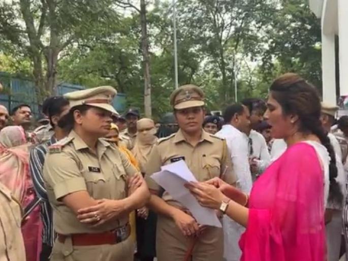 How about the press conference of Bavankule in the office of the Commissioner of Police? | पोलीस आयुक्त कार्यालयात बावनकुळेंची पत्रकार परिषद कशी? How about the press conference of Bavankule in the office of the Commissioner of Police? | पोलीस आयुक्त कार्यालयात बावनकुळेंची पत्रकार परिषद कशी?