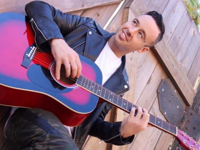 Rapper Jon James dies at 34 dies during an airplane stunt while filming a music video | विमानाच्या पंखावर स्टंट करत होता कॅनडाचा रॅपर, हजारो फुट उंचीवरून पडून मृत्यू