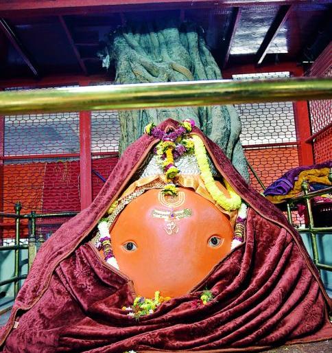 ... Even when Lord Ganesha suffering from cold | ... गणरायालाही जेव्हा वाजू लागते थंडी ... Even when Lord Ganesha suffering from cold | ... गणरायालाही जेव्हा वाजू लागते थंडी