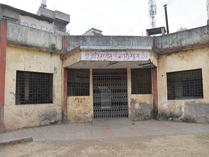 Students of Kolhapur Municipal Corporation's Urdu medium school are waiting for higher education | उर्दू शाळेतील विद्यार्थ्यांची उच्चशिक्षणाची वाट बिकट; इंग्रजी, मराठी माध्यमांकडे कल  Students of Kolhapur Municipal Corporation's Urdu medium school are waiting for higher education | उर्दू शाळेतील विद्यार्थ्यांची उच्चशिक्षणाची वाट बिकट; इंग्रजी, मराठी माध्यमांकडे कल