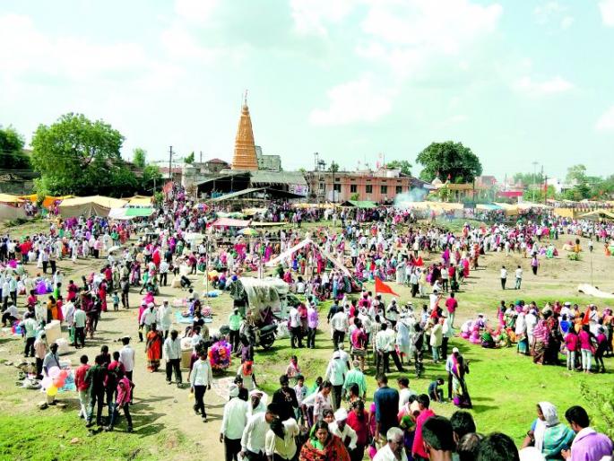 Lakhs of devotees visits Dhapewada | चंद्रभागातिरी विठ्ठलाचा गजर; लाखो भाविकांनी घेतले विठुरायाचे दर्शन Lakhs of devotees visits Dhapewada | चंद्रभागातिरी विठ्ठलाचा गजर; लाखो भाविकांनी घेतले विठुरायाचे दर्शन
