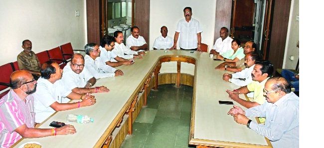  If no decision is taken to remove the priest by the end of December, the movement, Kolhapur signal committee's warning | डिसेंबरअखेर पुजारी हटावचा निर्णय न झाल्यास आंदोलन,कोल्हापूर संघर्ष समितीचा इशारा