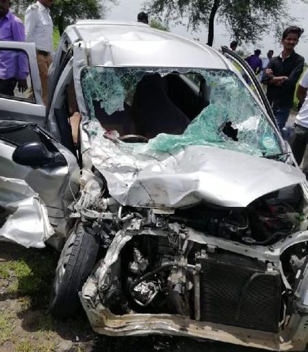 Accident on Nagpur-Aurangabad National Highway; Full family died | नागपूर-औरंगाबाद राष्ट्रीय महामार्गावर अपघात; अवघे कुटुंब संपले Accident on Nagpur-Aurangabad National Highway; Full family died | नागपूर-औरंगाबाद राष्ट्रीय महामार्गावर अपघात; अवघे कुटुंब संपले