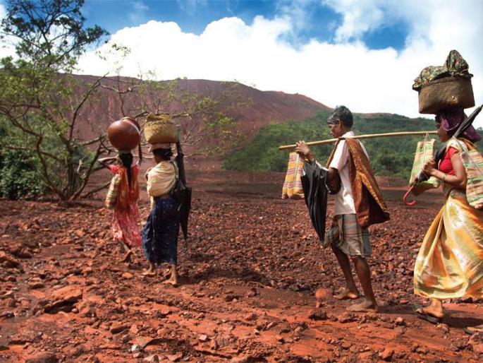 Two thousand years have passed, in the grocery store! | दोन हजारासाठी वर्ष सरले, किराणा गोडावूनमध्येच! Two thousand years have passed, in the grocery store! | दोन हजारासाठी वर्ष सरले, किराणा गोडावूनमध्येच!