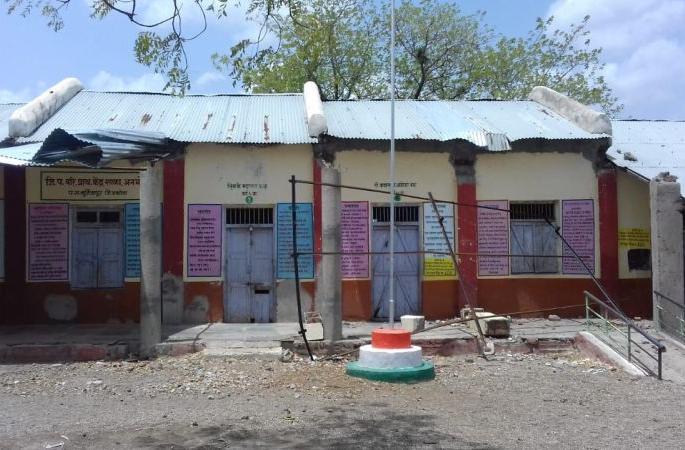 545 rooms of schools in Akola district in bad condition | अकोला जिल्ह्यातील शाळांमधील ५४५ वर्ग खोल्या शिकस्त 545 rooms of schools in Akola district in bad condition | अकोला जिल्ह्यातील शाळांमधील ५४५ वर्ग खोल्या शिकस्त