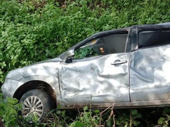 A car accident, one youth killed, four seriously injured | भरधाव कार झाडावर आदळली, युवक ठार, चार गंभीर A car accident, one youth killed, four seriously injured | भरधाव कार झाडावर आदळली, युवक ठार, चार गंभीर