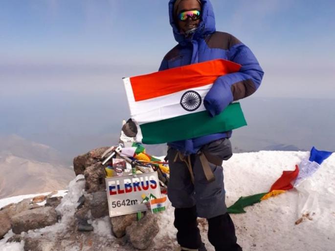 Akot's disable youth treck on Mount Elbrus in Russia | अकोटच्या दिव्यांग धीरजने रशियामधील माउंट एलब्रुसवर फडकविला तिरंगा Akot's disable youth treck on Mount Elbrus in Russia | अकोटच्या दिव्यांग धीरजने रशियामधील माउंट एलब्रुसवर फडकविला तिरंगा