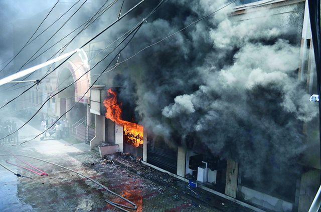 Four establishments | चार प्रतिष्ठान खाक