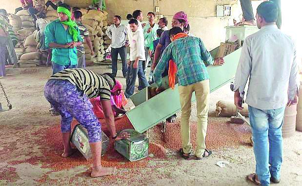 3300 farmers waiting list | ३३०० शेतकरी प्रतीक्षा यादीत