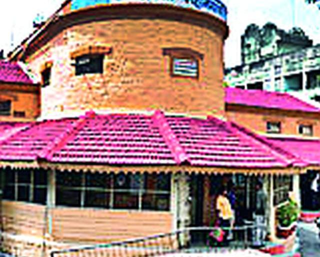 Municipal dull; Stall! | महापालिका सुस्त; गाळेधारक मस्त! Municipal dull; Stall! | महापालिका सुस्त; गाळेधारक मस्त!