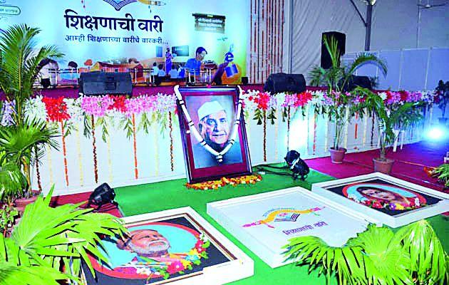 Honor to Acharya Bhausaheb; The image kept | -अखेर भाऊसाहेबांना सन्मान; प्रतिमा ठेवली