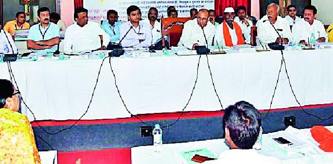 General Assembly raises issues of health, irrigation wells | आरोग्य, सिंचन विहिरीच्या मुद्यांवर आमसभा गाजली General Assembly raises issues of health, irrigation wells | आरोग्य, सिंचन विहिरीच्या मुद्यांवर आमसभा गाजली