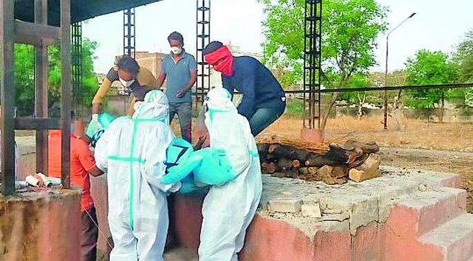 Discovery of alternative cemeteries for corona cremation | कोरोना मृतदेहांवर अंत्यसंस्कारासाठी पर्यायी स्मशानभूमींचा शोध Discovery of alternative cemeteries for corona cremation | कोरोना मृतदेहांवर अंत्यसंस्कारासाठी पर्यायी स्मशानभूमींचा शोध