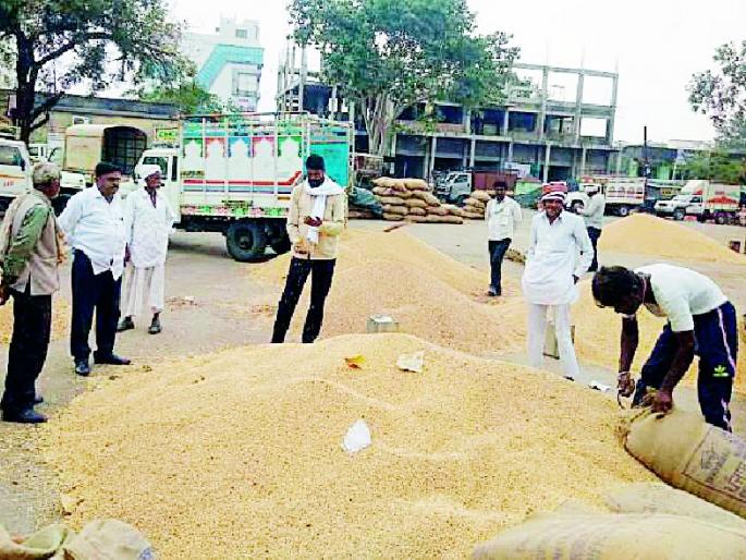 Beans prices higher than guaranteed for the first time | सोयाबीनला हमीपेक्षा प्रथमच अधिक भाव Beans prices higher than guaranteed for the first time | सोयाबीनला हमीपेक्षा प्रथमच अधिक भाव