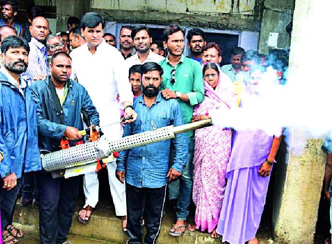 Dengue: Ravi Rana landed on the road | डेंग्यू : रवि राणा उतरले रस्त्यावर Dengue: Ravi Rana landed on the road | डेंग्यू : रवि राणा उतरले रस्त्यावर
