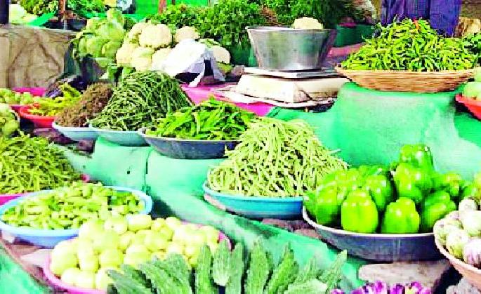 The prices of all the vegetables fell | सर्वच भाजीपाल्यांचे भाव कडाडले The prices of all the vegetables fell | सर्वच भाजीपाल्यांचे भाव कडाडले