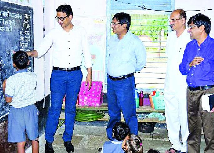 Inspection of schools by Collector, Commissioner | जिल्हाधिकारी,आयुक्तांद्वारा शाळांची पाहणी Inspection of schools by Collector, Commissioner | जिल्हाधिकारी,आयुक्तांद्वारा शाळांची पाहणी