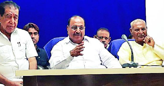 Congress of the day, BJP's night | दिवसा काँग्रेसचे, रात्री भाजपचे Congress of the day, BJP's night | दिवसा काँग्रेसचे, रात्री भाजपचे