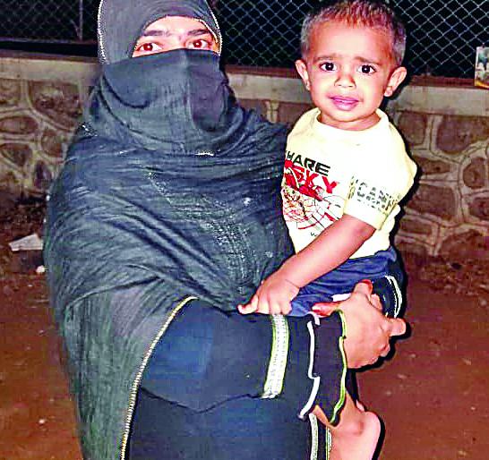 The abducted child was taken into custody by the Home Minister within 36 hours |  गृहमंत्र्यांनी घेतली दखल अन् अपहरण झालेला मुलगा ३६ तासात आईच्या ताब्यात The abducted child was taken into custody by the Home Minister within 36 hours |  गृहमंत्र्यांनी घेतली दखल अन् अपहरण झालेला मुलगा ३६ तासात आईच्या ताब्यात