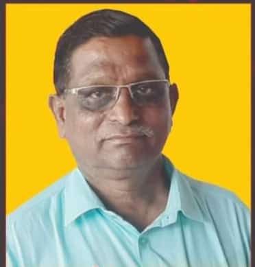 Vasantrao Naik Agricultural Award to Babanrao Kangane | बबनराव कांगणे यांना वसंतराव नाईक शेतीनिष्ठ पुरस्कार Vasantrao Naik Agricultural Award to Babanrao Kangane | बबनराव कांगणे यांना वसंतराव नाईक शेतीनिष्ठ पुरस्कार