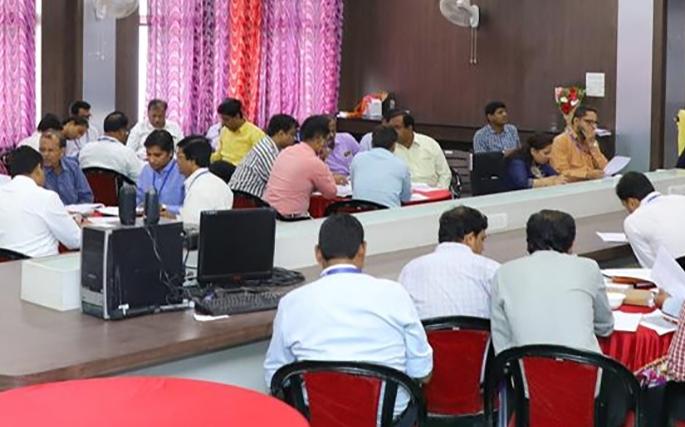 Ready for a trillion-dollar economy? | फाइव्ह ट्रिलियन डॉलर अर्थव्यवस्थेसाठी तयार आहात का? Ready for a trillion-dollar economy? | फाइव्ह ट्रिलियन डॉलर अर्थव्यवस्थेसाठी तयार आहात का?