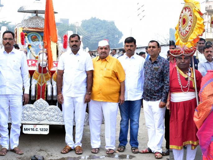 Bhagalibaba, the adorable deity of the Lasalgaon Panchakroshit, celebrates the death anniversary | लासलगाव पंचक्रोशीतचे आराद्य दैवत भगरीबाबा यांची पुण्यतिथी उत्साहात