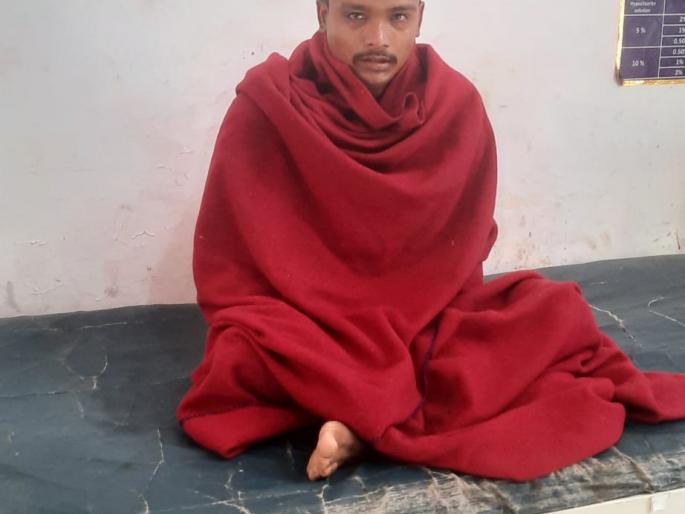 Attempted self-immolation by pouring kerosene on the body | अंगावर रॉकेल ओतून आत्मदहनाचा प्रयत्न