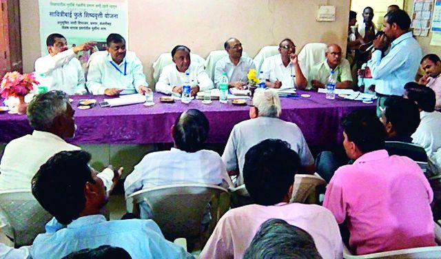 Central team visit for crop related inquiry | पीकविषयक चौकशीसाठी केंद्रीय चमूचा दौरा Central team visit for crop related inquiry | पीकविषयक चौकशीसाठी केंद्रीय चमूचा दौरा